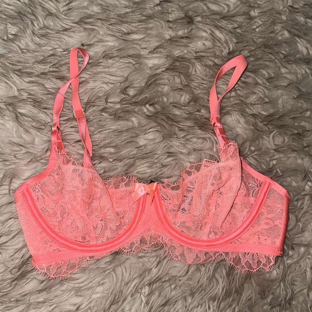 Victoria’s Secret lace Demi bra 32D